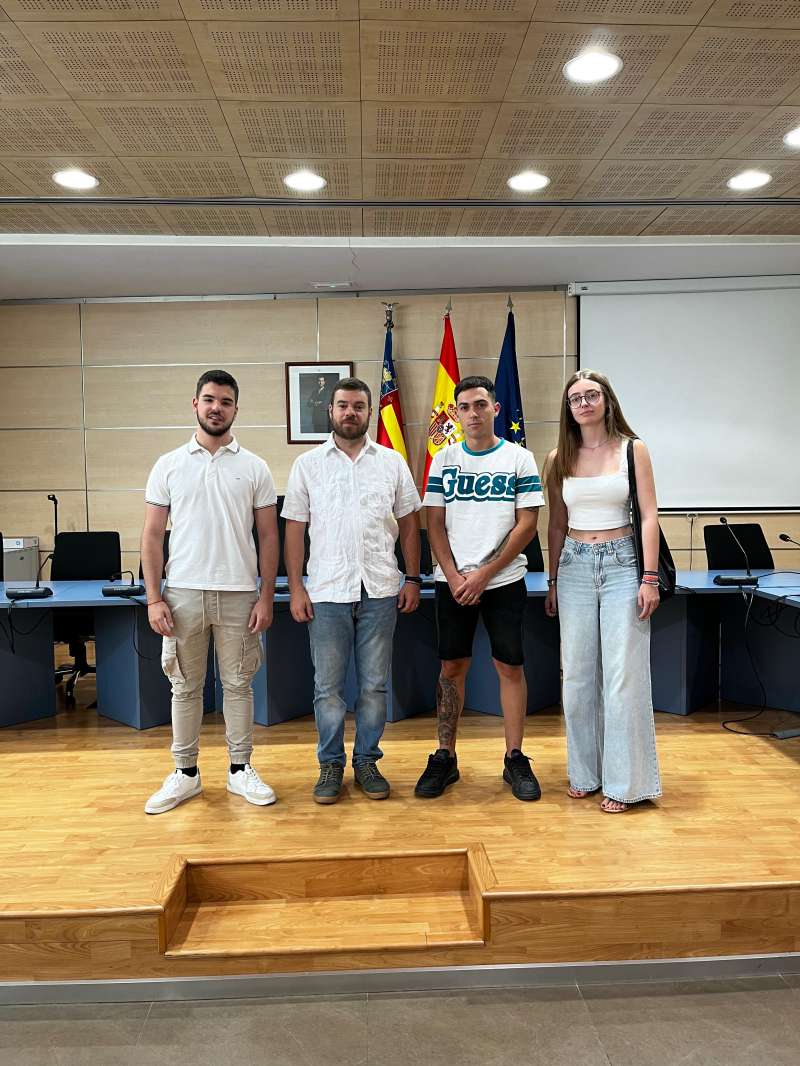 Lalcalde, Enric Palanca, en uns dels estudiants becats. EPDA