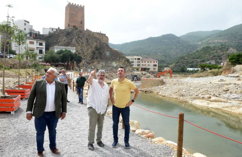 Visita de Vicent Momp a Sot de Chera.EPDA