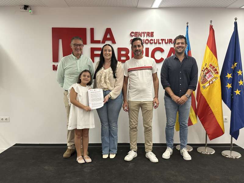 Acto de firma del convenio de colaboracin entre la falla y el Ayuntamiento.EPDA
