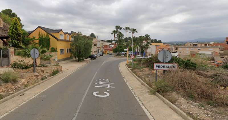 Una de las entradas a la localidad de Pedralba. / G. M. 