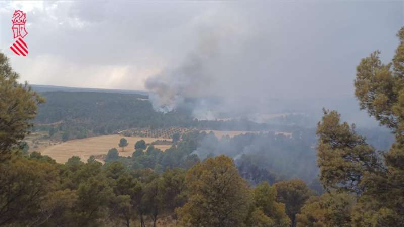 Imagen del incendio publicada por el Centro de Coordinación de Emergencias de la Generalitat. EFE
