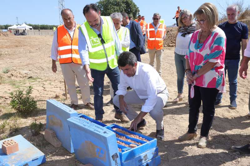 Visita de Carlos Mazn a Picassent  Foto: GVA