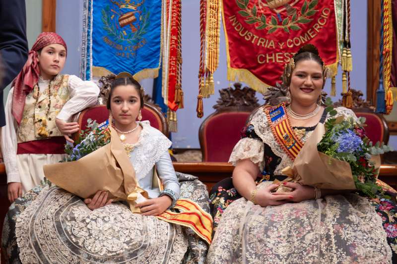 Sara Villaescusa Rosell y Paula Fuertes Cervera, falleras mayores de Cheste 2025.  EPDA