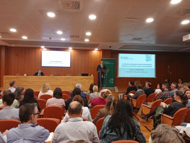 El president de la Diputaci de Valncia, Vicent Momp, durant la seua intervenci en la inauguraci del curs per a instruir als ajuntaments en gesti de catstrofes.EPDA