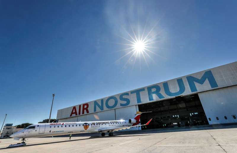 La aerolÃ­nea valenciana Air Nostrum sigue apostando por impulsar las conexione de la Comunitat. /EPDA