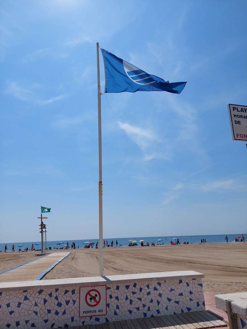La bandera azul en La Pobla de Farnals. EPDA