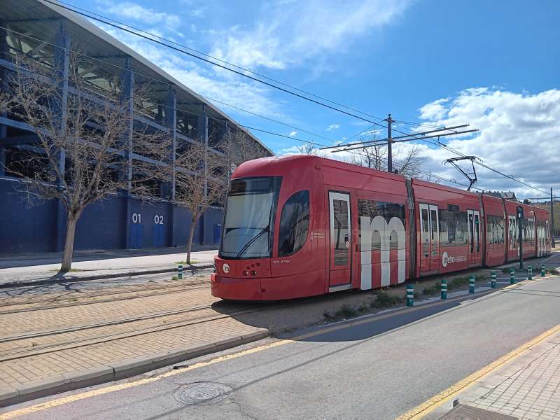Tranva en la zona de Orriols, parte de la lnea 8 de Metrovalencia | EPDA