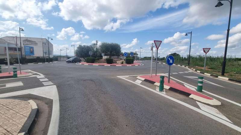 La rotonda de acceso norte a Rafelguaraf.  EPDA