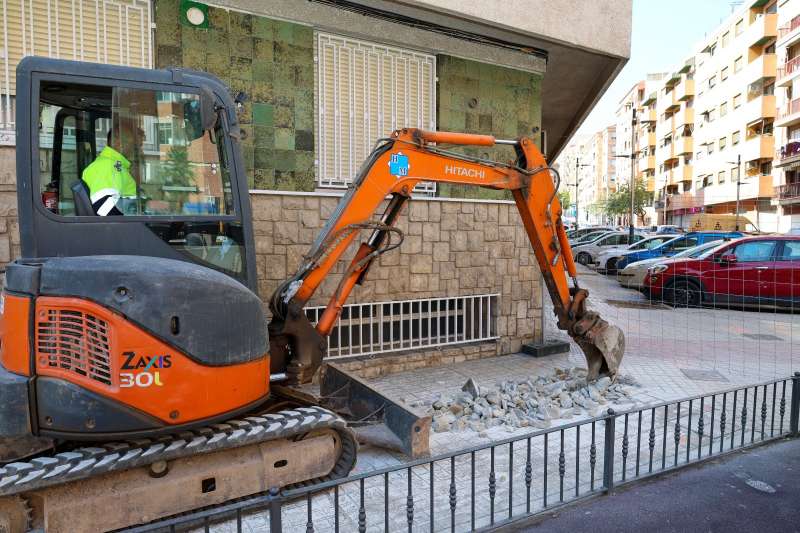 Torrent inicia las obras de adecuaci�n del ajardinamiento en las calles Germanies y San Valeriano tras un proceso participativo con los vecinos. EPDA