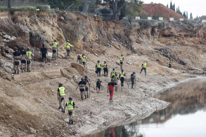 Miembros de la UME trabajan en la bsqueda de los dos nios que permanecen desaparecidos a causa de la DANA en Torrente, Valencia.EFEMiguel ngel Polo