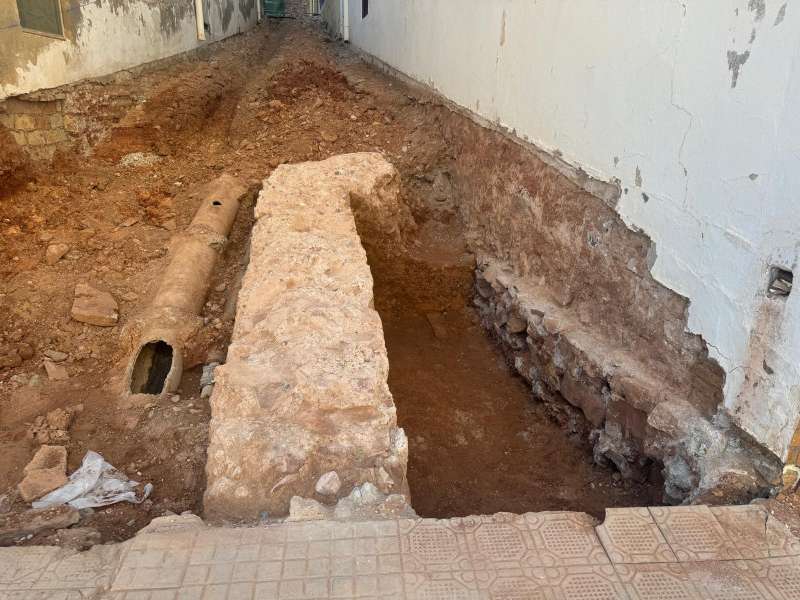 Los restos arqueolgicos encontrados en las obras de la calle. EPDA