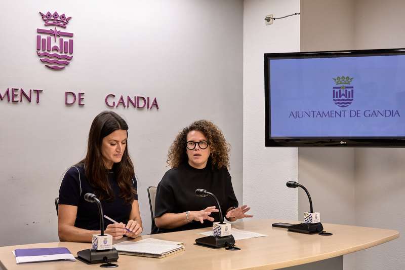 Les coportaveus del Govern local de Gandia, Alcia Izquierdo i Balbina Sendra.  Foto: Natxo Francs