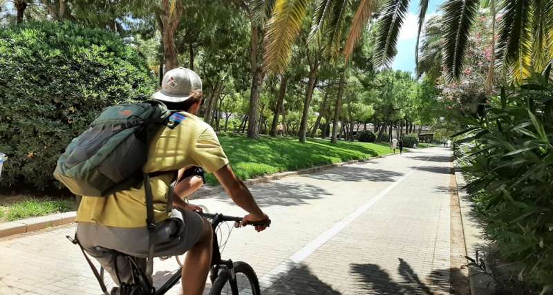 Persona a cargo del juego deportivo Permuta Pronunciar 5 rutas familiares para salir en bicicleta cerca de Valencia