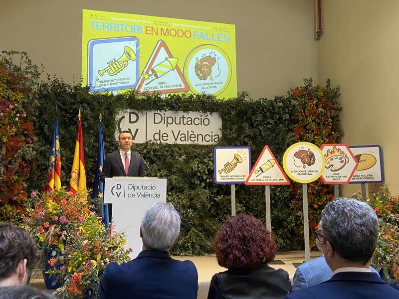 El presidente de la Diputaci�n de Valencia, Vicent Momp�, presenta la campa�a para las Fallas 2026.  R. Lilao