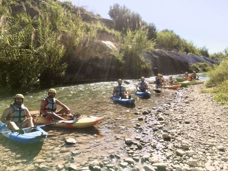 Actividad con kayak en el Camp de Túria. /EPDA
