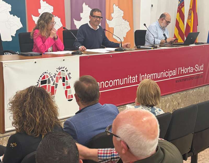 Un moment de la comparec�ncia de la presid�ncia de la Mancomunitat.EPDA