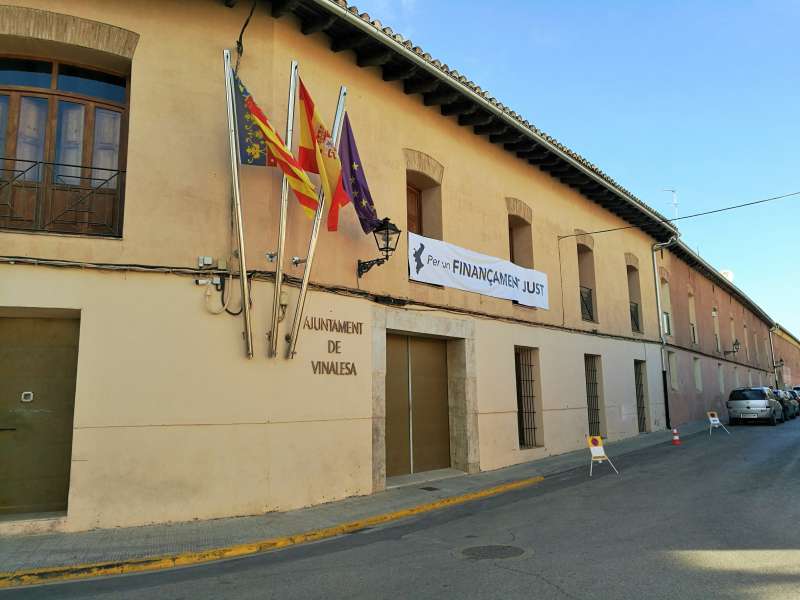 Fachada del Ayuntamiento de Vinalesa. EPDA