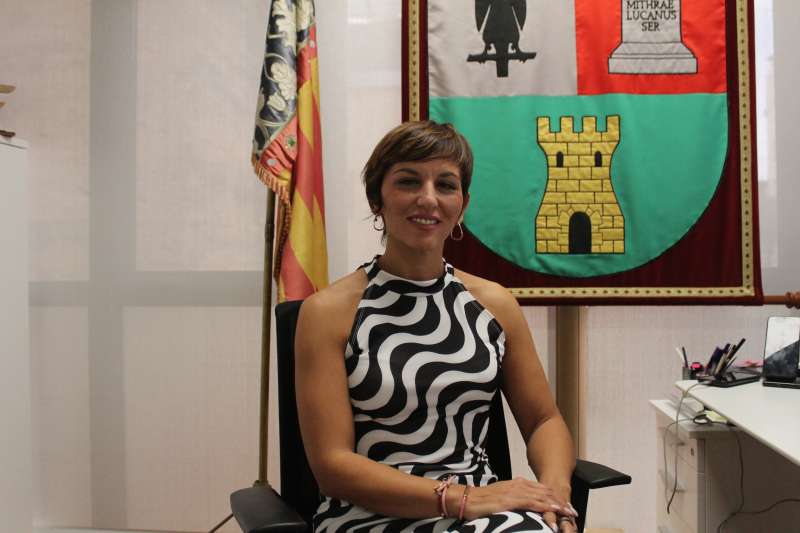Marta Ortiz, alcaldessa de Benifaió, al seu despatx de l?Ajuntament./LAURA FLORENTINO