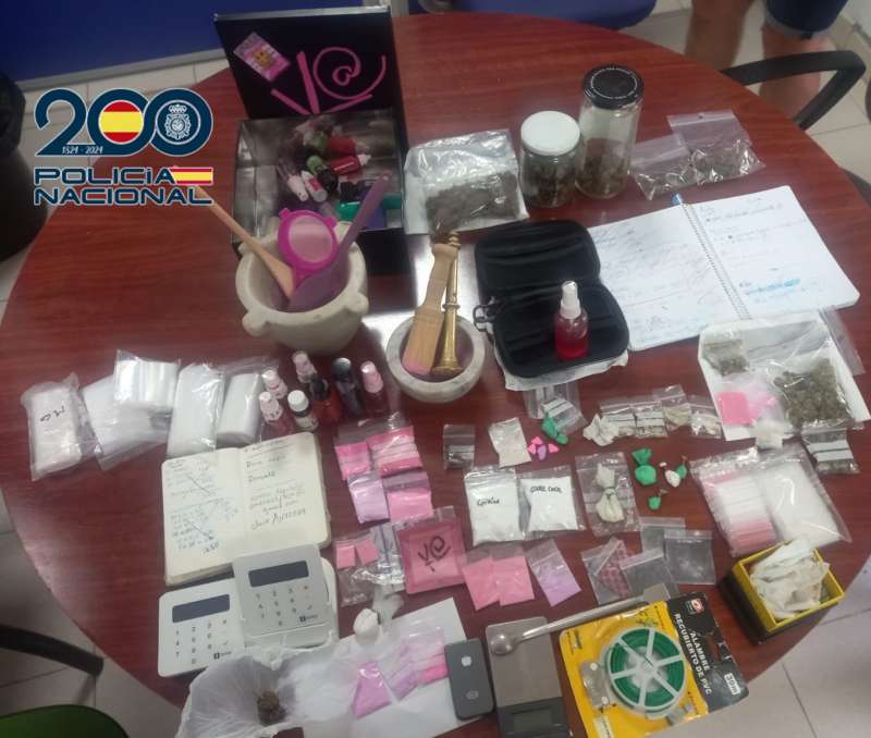 Adems de vender las sustancias los detenidos tenan un laboratorio clandestino  Foto: Polica Nacional