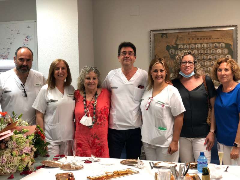 Murciano con todo el equipo de direcciÃ³n el Hospital Peset de Valencia. EPDA