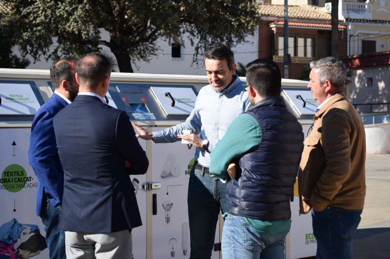 Momentos previos a la presentación de la nueva red de ecoparques del Consorcio Valencia Interior en Vilamarxant. /JUDITH CELMA