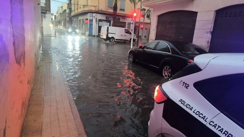 Una calle de Catarroja inundada por las lluvias del mircoles. EPDA