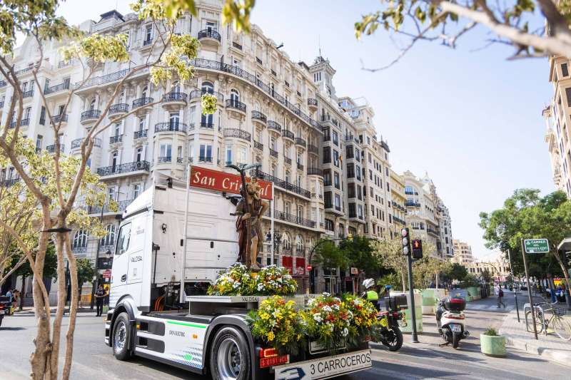 Uno de los camones recorre el centro de Valencia. EPDA
