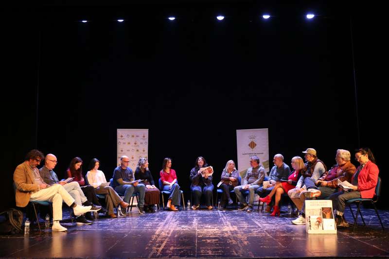 Adem�s, habr� exposiciones, teatro, m�sica, danza, el ciclo Di�leg de Llibres y el Festival Al Crepuscle.  EPDA