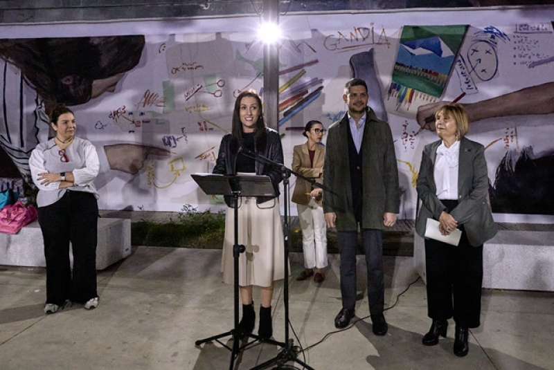 La regidora d?Infncia, Esther Sapena,  va celebrar  el Dia Mundial de la Infncia al jard de la Marquesa amb una festa que va comptar amb la presncia de l?alcalde de Gandia, Jos Manuel Prieto.  EPDA