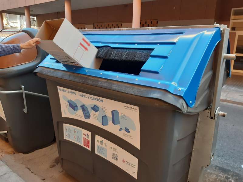 València agrupa y amplia contenedores de reciclaje - Valencia provincia -  COPE