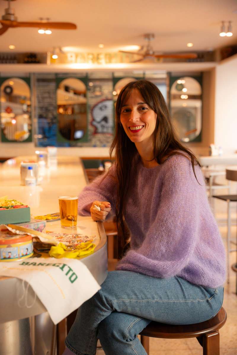 Imagen de Marta Hortelano, que no es valenciana ni suele almorzar, pero es periodista, sabe contar historias y es comedora titulada de bocadillos, as� que sin ning�n complejo de impostora ha escrito Esmorzaret,. EFE
