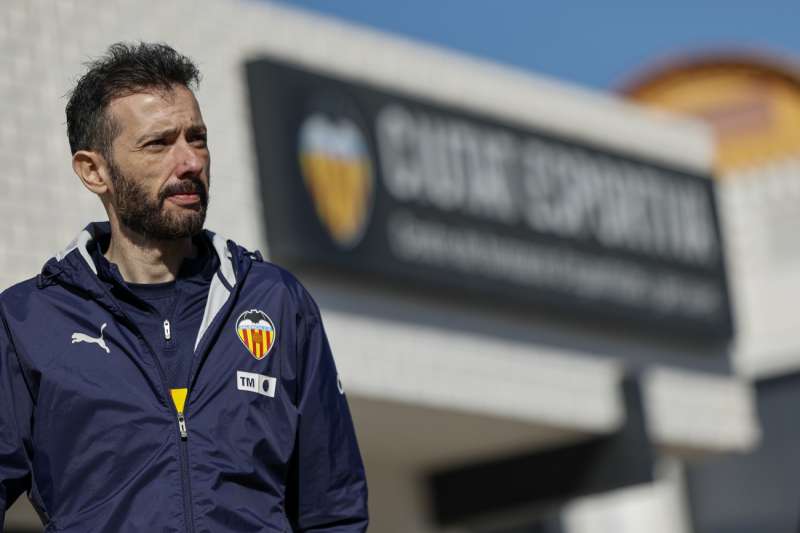 El entrenador del Valencia CF, Carlos Corbern. EFEBiel AlioArchivo
