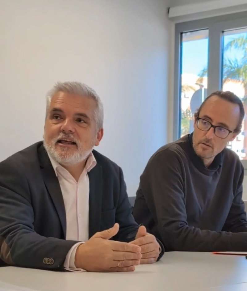 Manuel Verdeguer en su visita al Hospital de Manises.  EPDA