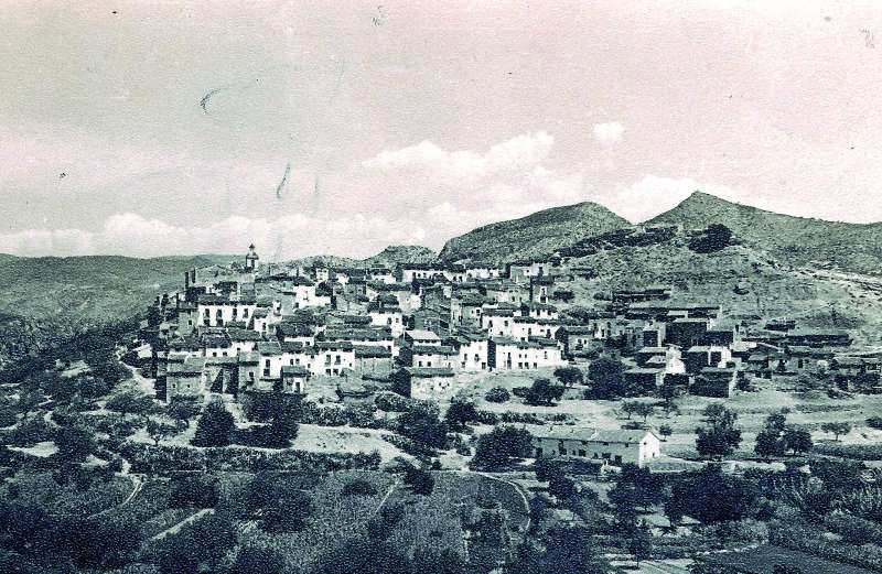 Vista del pueblo de Loriguilla antes de la construcción del pantano en La Serranía. / FB