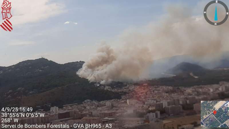 Vista a las 16:49h del incendio.EPDA