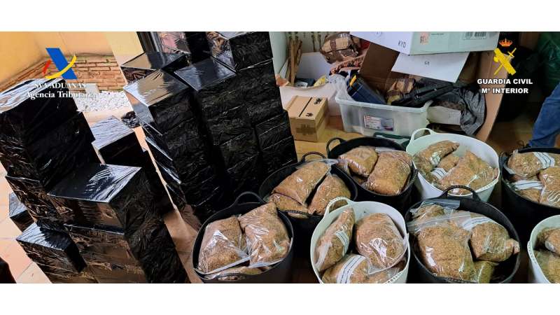 En una operaci�n de la Guardia Civil y Vigilancia Aduanera se han incautado 157 kilos de picadura, una m�quina de picar, envases para la distribuci�n del tabaco, varias b�sculas y otros utensilios para el empaquetado. EPDA