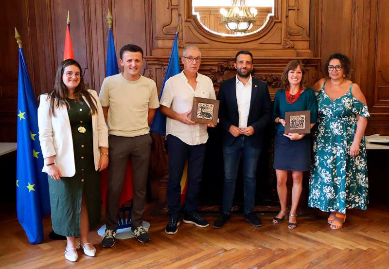 Els representants saguntins en Millau.EPDA