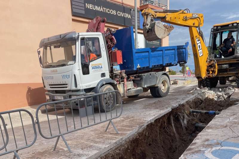 Obres de millora del collector general urb, en lltim tram del carrer Juan Izquierdo de Llria. EPDA