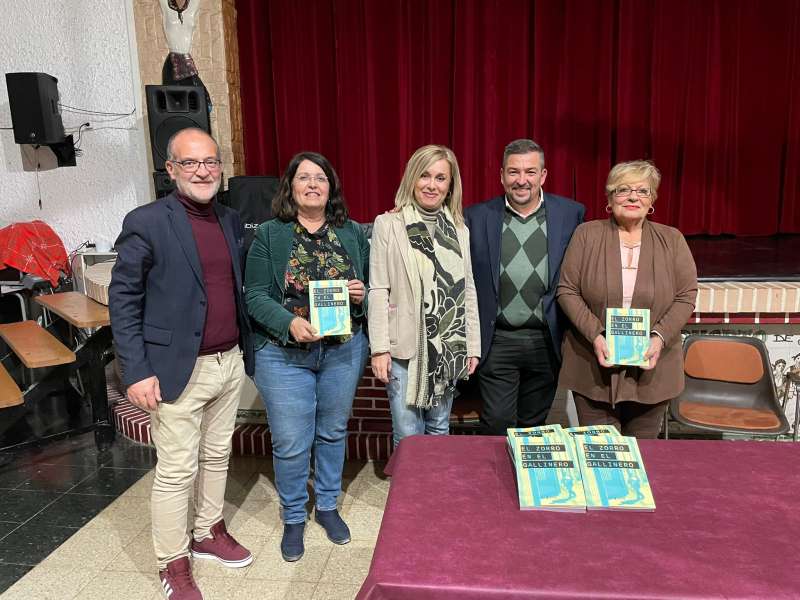 Presentacin del libro El zorro en el gallinero de Pere Valenciano en Centro Aragons de Puerto de Sagunto. EPDA 