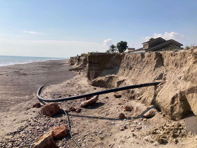 El escaln en la playa de Almard tras los ltimos temporales.  Foto: Asociacin Vecinal de las Playas de Almard, Corinto y Malvarrosa 