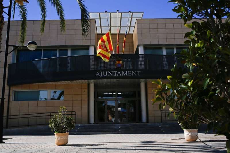 Fachada del ayuntamiento de Canet.  EPDA