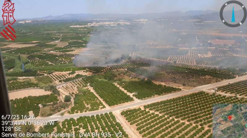 Imagen facilitada por el Centro de Coordinacin de Emergencias de la Generalitat del incendio declarado en Antella.

