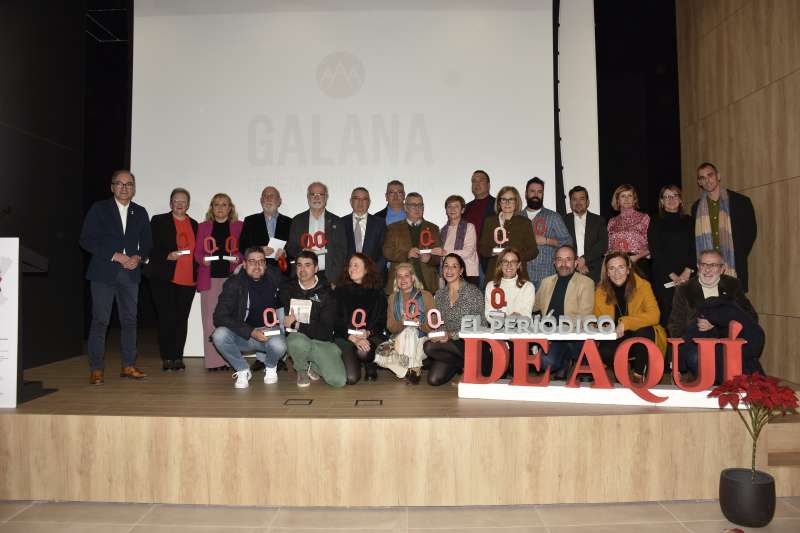Foto de familia de la gala de Premios de La Serranía. Plácido González