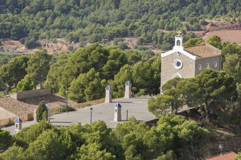 Vista de la ermita y calvario. EPDA