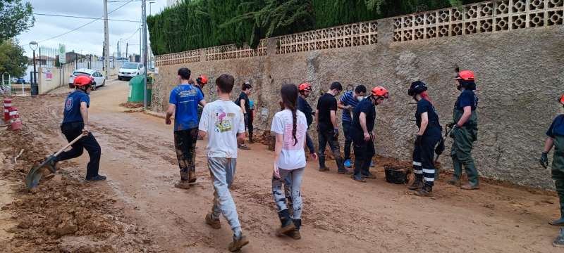 Voluntarios en la zona devastada por la DANA. EPDA