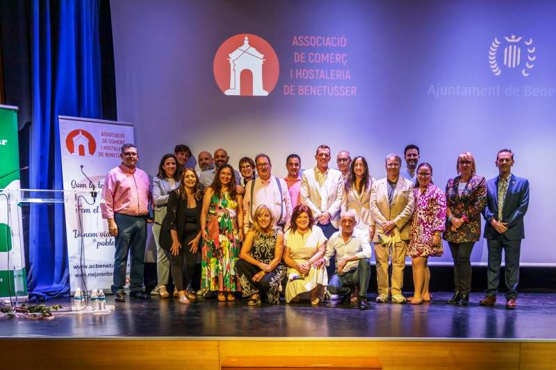Los premiados en la III Gala del Comercio y la Hostelería de Benetússer. EPDA