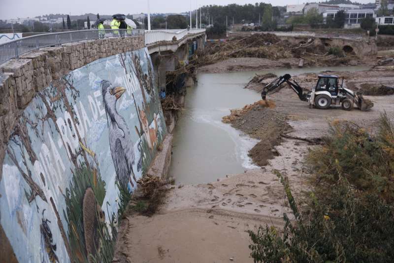 Imagen de archivo del estado del puente de la localidad valenciana de Riba-roja a causa de la DANA. EFE Kai Frsterling Archivo
