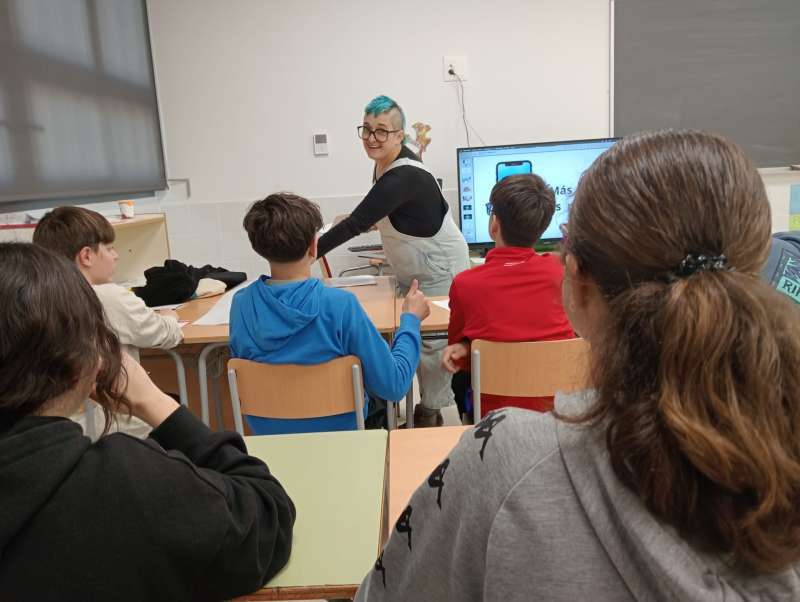 La formadora Raquel Pereira en una clase.  EPDA