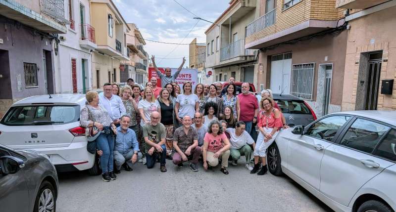 La secretria general del PSPV al Camp de Tria acompanyada de part de la militncia. EPDA