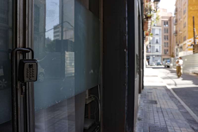 Un cajetn para depositar las llaves de una vivienda turstica en Valencia. EFEManuel BruqueArchivo
